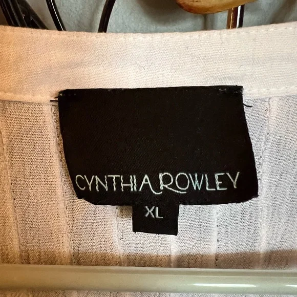 Cute lightweight button down top with embroidery on bottom and lower sleeve - Picture 6 of 6